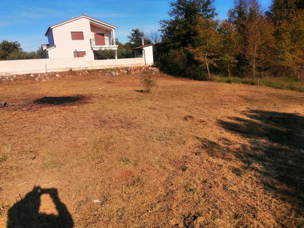 Očišćena parcela uz kuću